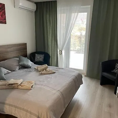 Rose Apartment